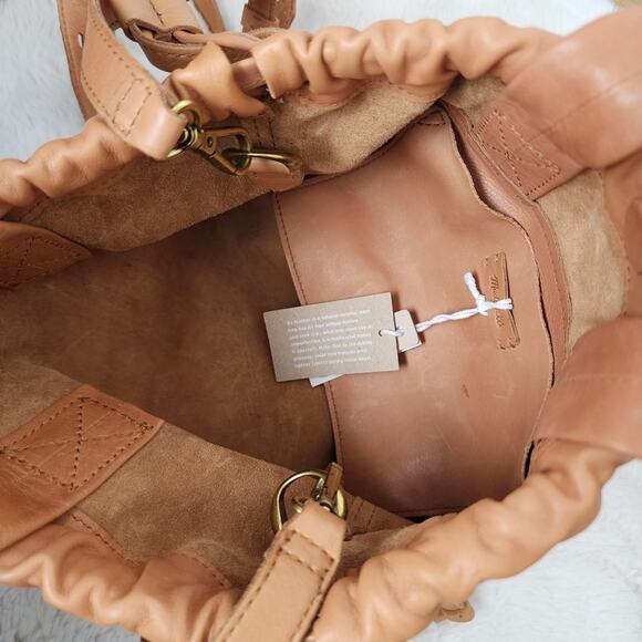 Madewell Piazza Drawstring Leather Crossbody Bag Timber Beam Tan NEW - Picture 14 of 15